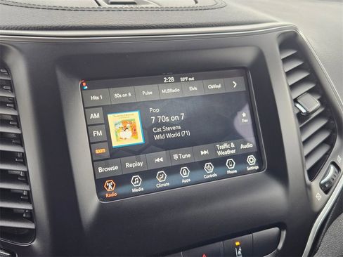 Certified 2021 Jeep Cherokee Latitude Lux w/ Trailer Tow Group image 20