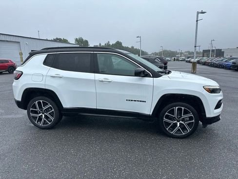 Used 2025 Jeep Compass Limited w/ Elite Group AWD/4WD image 4