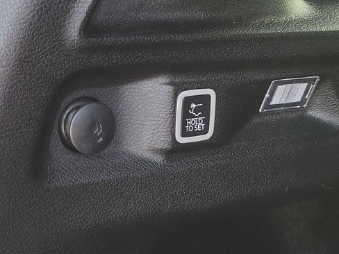 Used 2025 Jeep Grand Cherokee L Altitude image 10