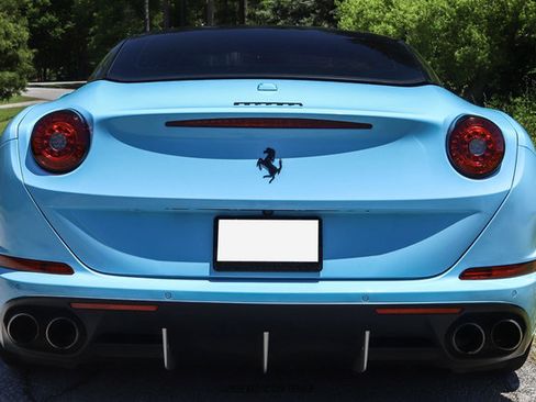Used 2015 Ferrari California T RWD image 21