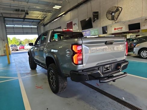 Used 2024 Chevrolet Colorado ZR2 w/ ZR2 Convenience Package III AWD/4WD image 9