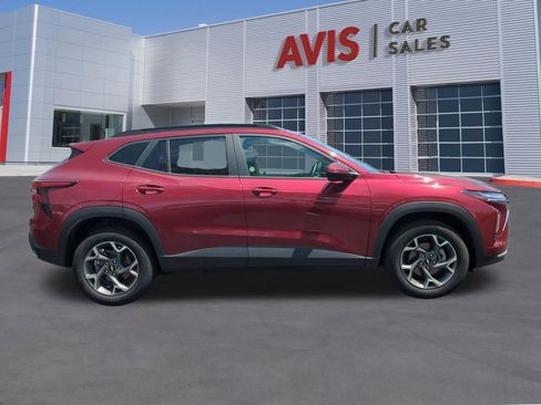 Used 2025 Chevrolet Trax LT w/ LT Convenience Package FWD image 4