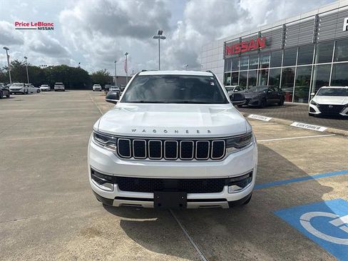 Used 2024 Jeep Wagoneer Series II w/ Flexible Seating Group RWD image 2