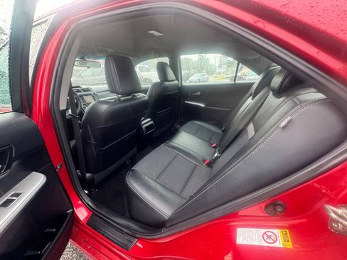 Used 2014 Toyota Camry SE FWD image 13