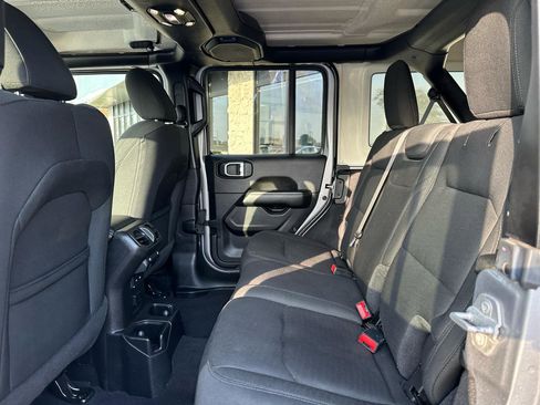 Used 2020 Jeep Wrangler Unlimited Sahara AWD/4WD image 14