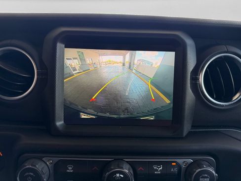 Used 2023 Jeep Wrangler Unlimited Sahara AWD/4WD image 16