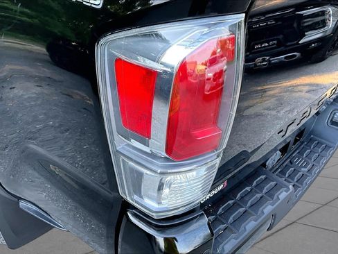 Used 2023 Toyota Tacoma TRD Off-Road w/ Technology Package AWD/4WD image 26