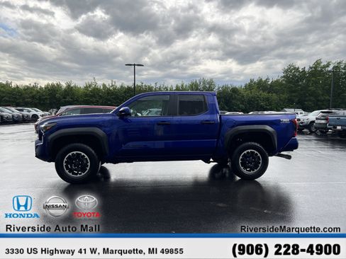 Used 2024 Toyota Tacoma TRD Off-Road AWD/4WD image 4