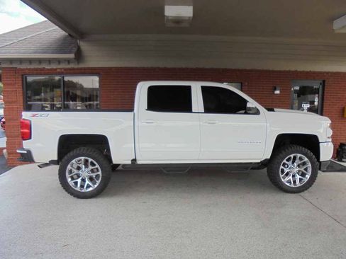 Used 2018 Chevrolet Silverado 1500 LT w/ All Star Edition AWD/4WD image 2