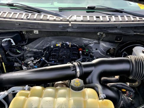 Used 2021 Ford Expedition XLT RWD image 28
