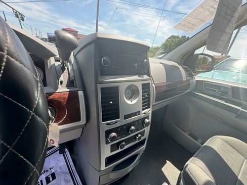 Used 2010 Chrysler Town & Country Touring w/ Family Value Group FWD image 15