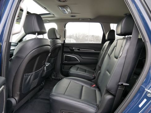 Used 2025 Kia Telluride S image 12