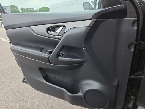 Used 2016 Nissan Rogue SV AWD/4WD image 21