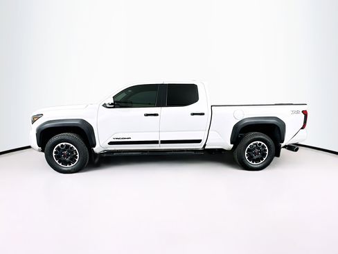 Used 2024 Toyota Tacoma TRD Off-Road w/ TRD Off Road Upgrade Package image 4