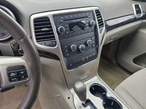 Used 2012 Jeep Grand Cherokee Laredo w/ Laredo E Group image 29