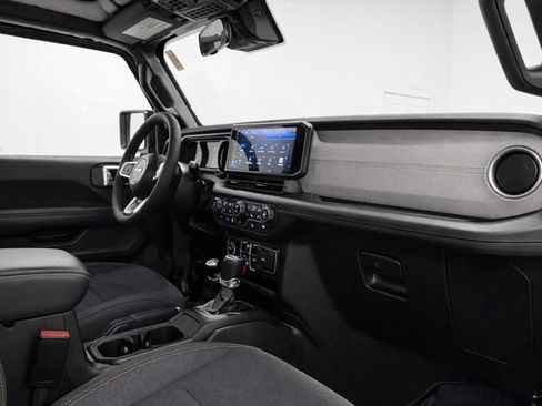 Used 2024 Jeep Wrangler Unlimited Sahara image 14