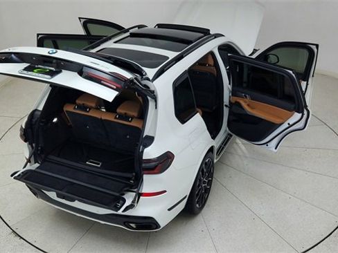 Used 2025 BMW X7 xDrive40i w/ M Sport Package image 90