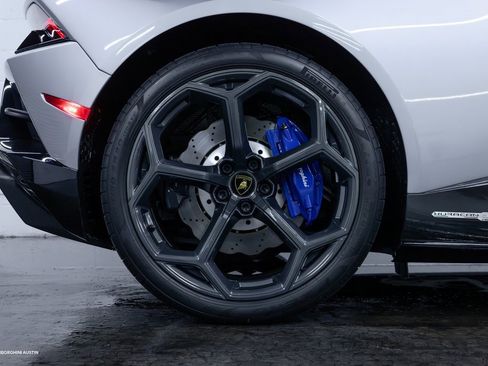 Used 2021 Lamborghini Huracan EVO image 14
