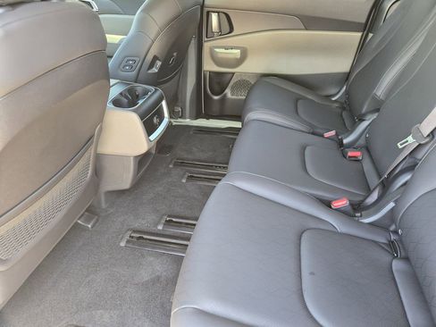 New 2026 Kia Carnival EX FWD image 21