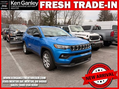 Used 2024 Jeep Compass Latitude image 1