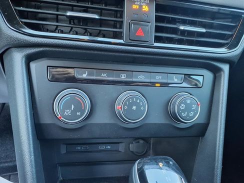 Certified 2022 Volkswagen Taos SE image 16