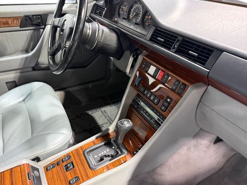 Used 1990 Mercedes-Benz 300 CE Coupe image 37
