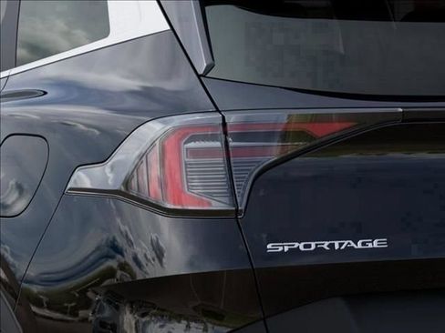 Certified 2026 Kia Sportage EX w/ EX Panorama Roof Package FWD image 11