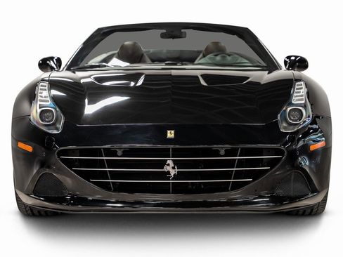 Used 2015 Ferrari California T image 8