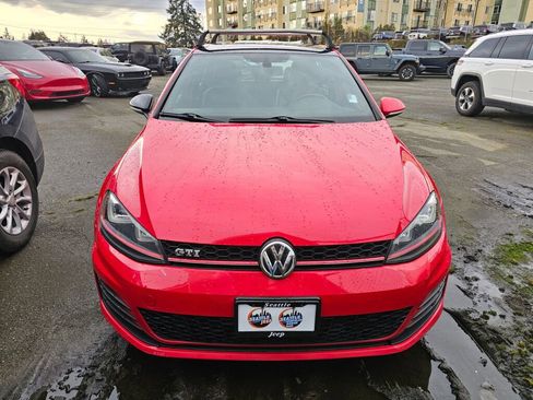 Used 2015 Volkswagen Golf image 3