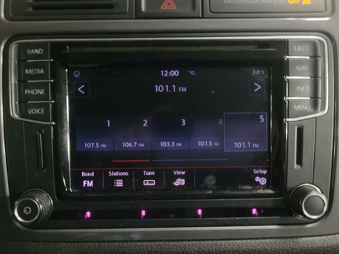 Used 2016 Volkswagen Tiguan SE image 25