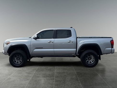 Used 2019 Toyota Tacoma TRD Off-Road AWD/4WD image 5