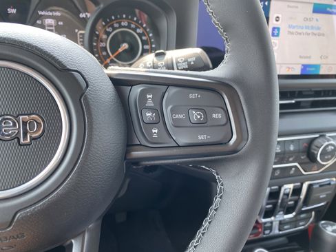 New 2025 Jeep Wrangler Unlimited Rubicon w/ Convenience Group AWD/4WD image 23