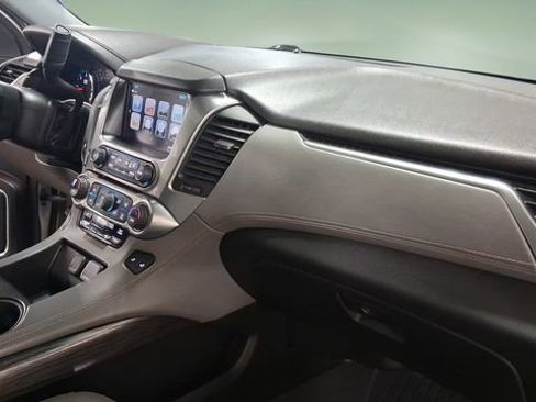 Used 2017 Chevrolet Suburban LT image 18