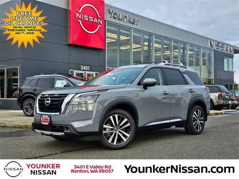 New 2025 Nissan Pathfinder Platinum image 1