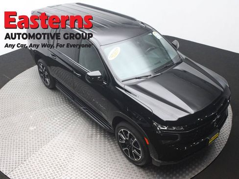 Used 2024 Chevrolet Suburban RST RWD image 3