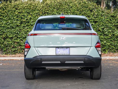 Used 2024 Hyundai Kona SE AWD/4WD image 5