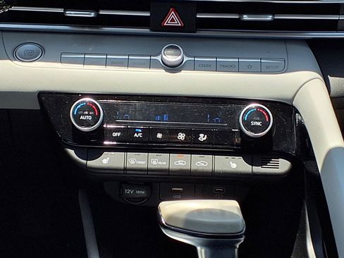 Certified 2024 Hyundai Elantra Limited FWD image 15