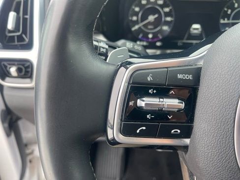 Certified 2022 Kia Sorento SX image 9