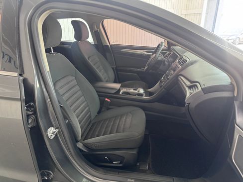 Used 2018 Ford Fusion SE FWD image 10