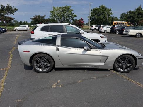 Used 2005 Chevrolet Corvette Coupe w/ Preferred Equipment Group RWD image 4