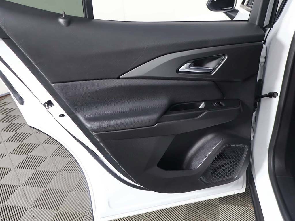 Used 2025 Chevrolet Equinox EV LT FWD image 23
