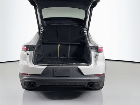Certified 2022 Porsche Cayenne Platinum Edition AWD/4WD image 36