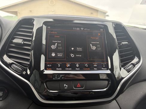 Used 2019 Jeep Cherokee Limited image 24