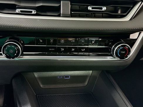 New 2026 Chevrolet Equinox LT AWD/4WD image 18
