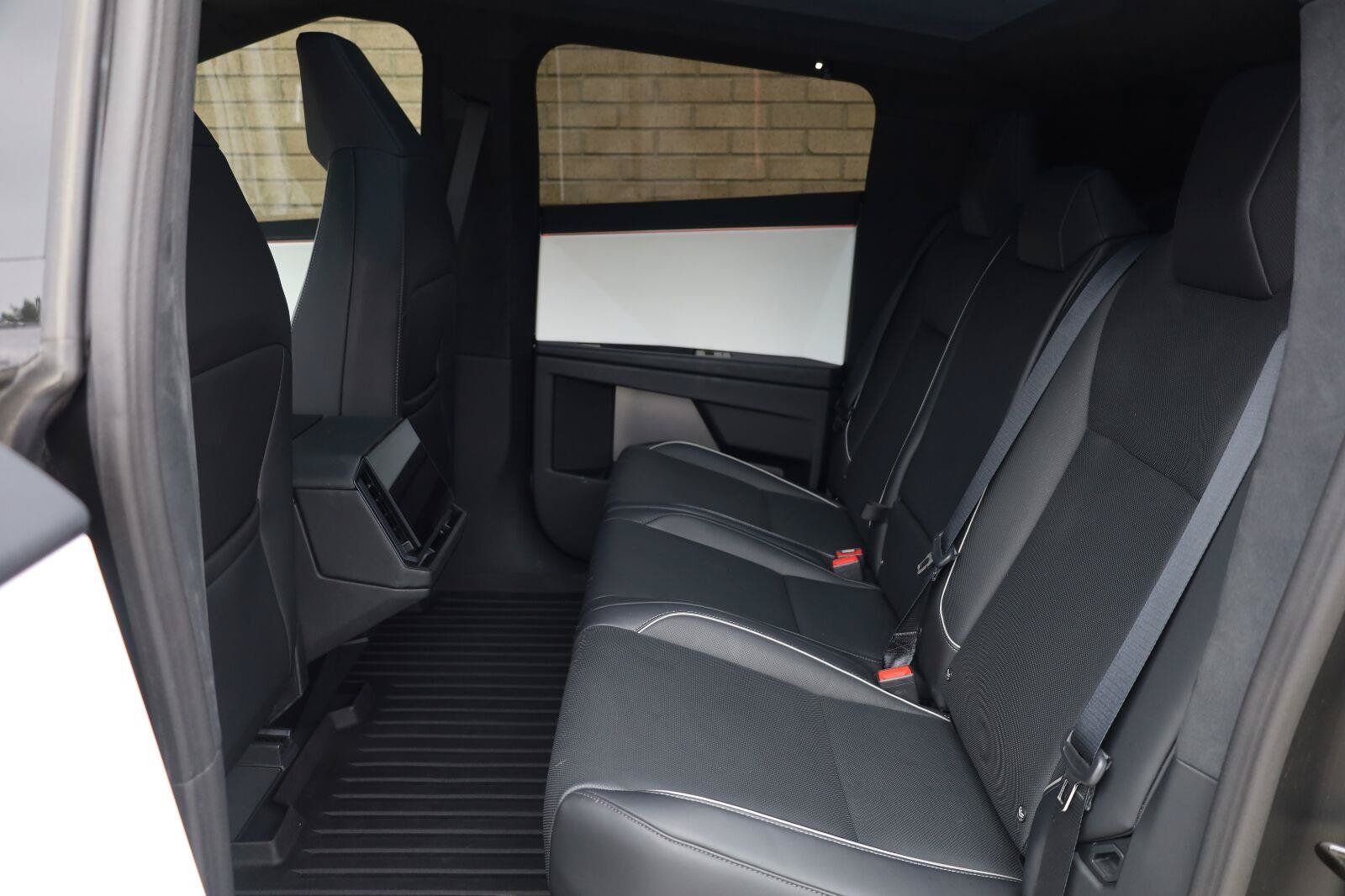 Used 2024 Tesla Cybertruck AWD Crew Cab image 22