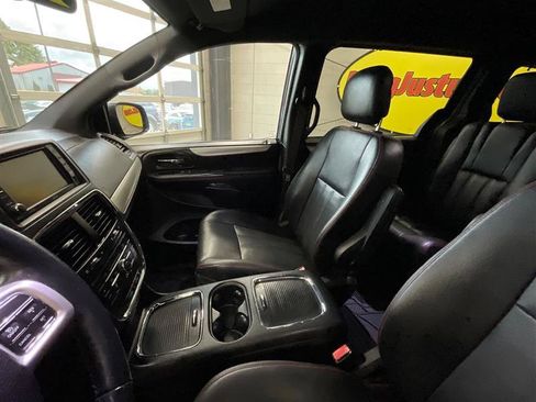 Used 2017 Dodge Grand Caravan GT image 11