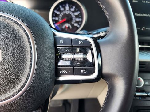 Certified 2023 Kia Carnival LX image 23