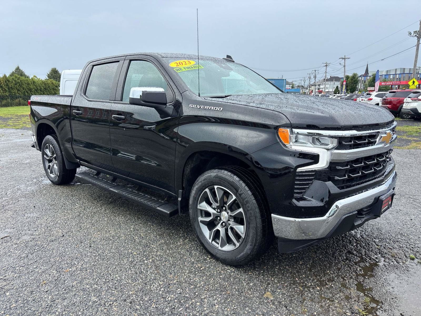 Used 2023 Chevrolet Silverado 1500 LT AWD/4WD image 3