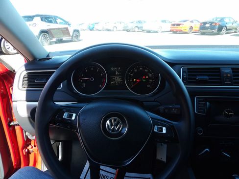 Used 2017 Volkswagen Jetta S image 23