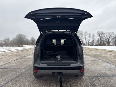 Used 2021 Land Rover Discovery S R-Dynamic image 8